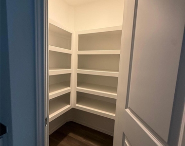 6007 Diamond Vista Court - Photo Thumbnail 12