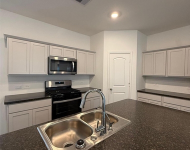 6007 Diamond Vista Court - Photo Thumbnail 15