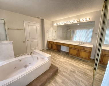 14818 Chetland Place Drive - Photo Thumbnail 10