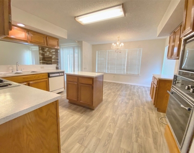 14818 Chetland Place Drive - Photo Thumbnail 7