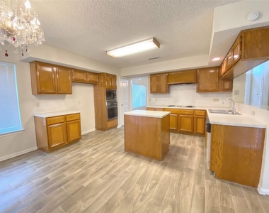 14818 Chetland Place Drive - Photo Thumbnail 6