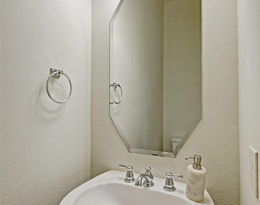 5322 Nett Street - Photo Thumbnail 21