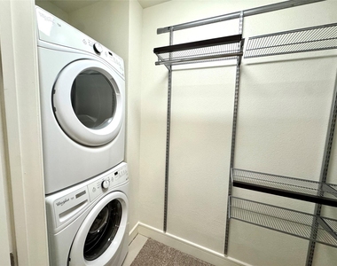2303 Mid Ln Lane - Photo Thumbnail 14