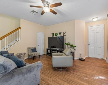 2401 Silvermoss Drive - Photo Thumbnail 8
