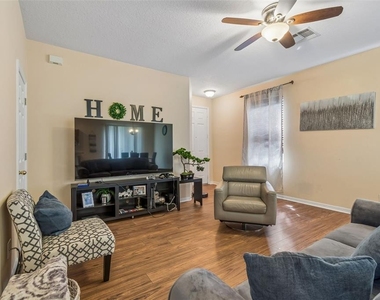 2401 Silvermoss Drive - Photo Thumbnail 7