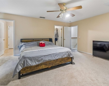 2401 Silvermoss Drive - Photo Thumbnail 33
