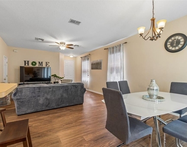 2401 Silvermoss Drive - Photo Thumbnail 11