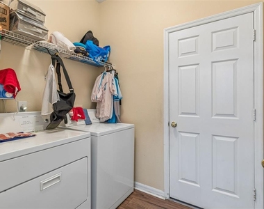 2401 Silvermoss Drive - Photo Thumbnail 18