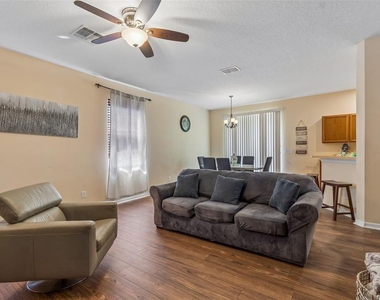 2401 Silvermoss Drive - Photo Thumbnail 6