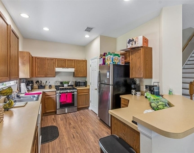 2401 Silvermoss Drive - Photo Thumbnail 14
