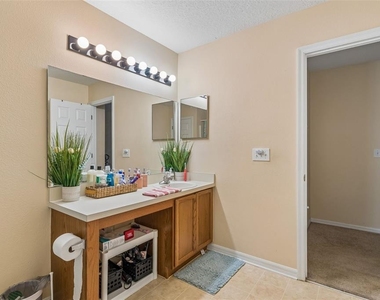 2401 Silvermoss Drive - Photo Thumbnail 25