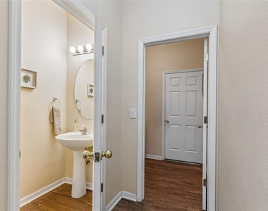 2401 Silvermoss Drive - Photo Thumbnail 19