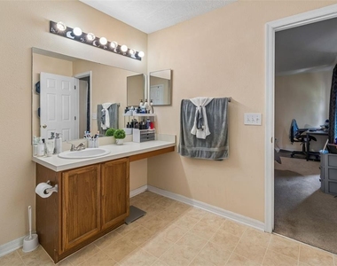 2401 Silvermoss Drive - Photo Thumbnail 34