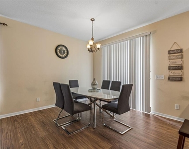 2401 Silvermoss Drive - Photo Thumbnail 12