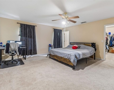 2401 Silvermoss Drive - Photo Thumbnail 32