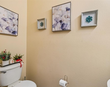 2401 Silvermoss Drive - Photo Thumbnail 21