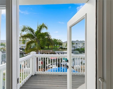 4751 Coquina Key Drive Se - Photo Thumbnail 32