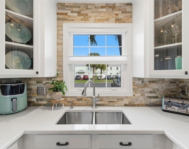 4751 Coquina Key Drive Se - Photo Thumbnail 10