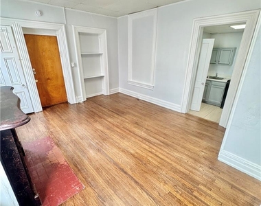 122 N 8th Street - Photo Thumbnail 2
