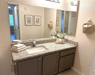 9520 Amberdale Court - Photo Thumbnail 13