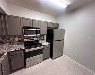 9520 Amberdale Court - Photo Thumbnail 5