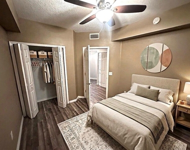 9520 Amberdale Court - Photo Thumbnail 7