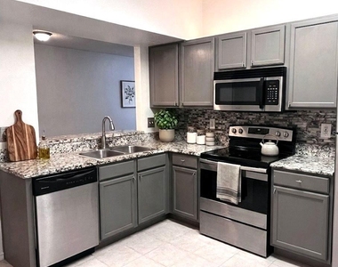 9520 Amberdale Court - Photo Thumbnail 4