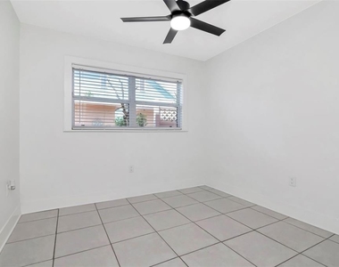 3514 Gulf Boulevard - Photo Thumbnail 11