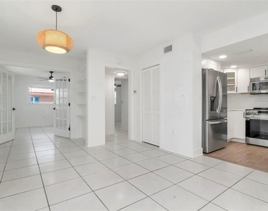 3514 Gulf Boulevard - Photo Thumbnail 8