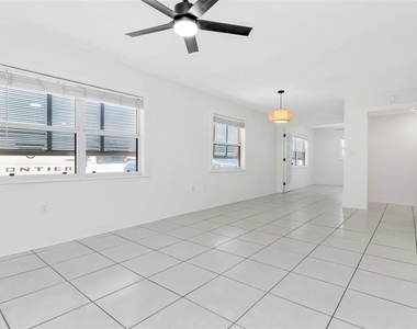 3514 Gulf Boulevard - Photo Thumbnail 6