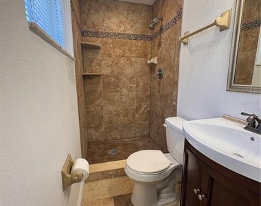 218 Lewis Boulevard Se - Photo Thumbnail 6