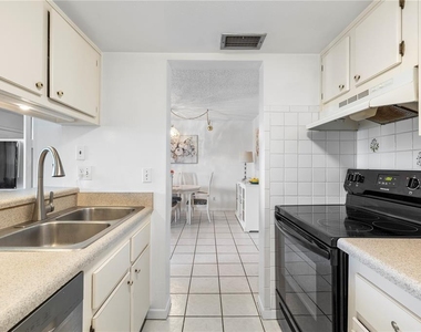 2525 W Bay Drive - Photo Thumbnail 15