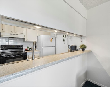 2525 W Bay Drive - Photo Thumbnail 10