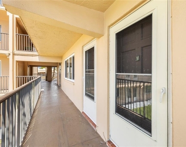 2525 W Bay Drive - Photo Thumbnail 4