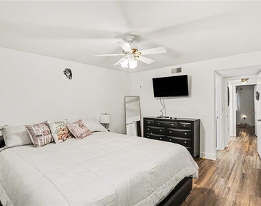 9802 Lombard Court - Photo Thumbnail 13