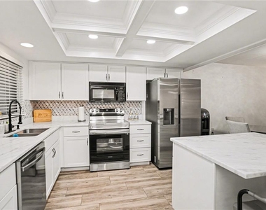 9802 Lombard Court - Photo Thumbnail 11