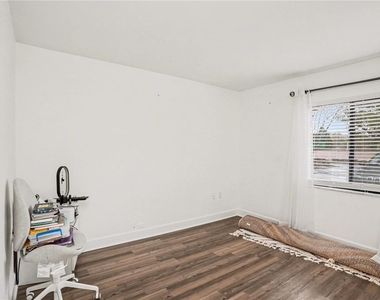 9802 Lombard Court - Photo Thumbnail 19