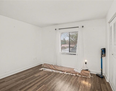 9802 Lombard Court - Photo Thumbnail 18