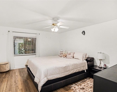 9802 Lombard Court - Photo Thumbnail 14