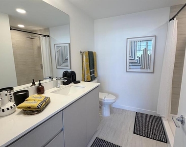 5587 Millenia Park Blvd - Photo Thumbnail 9