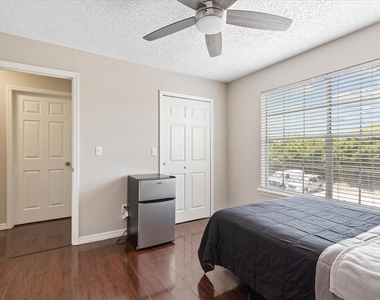 2550 N Alafaya Trail - Photo Thumbnail 14