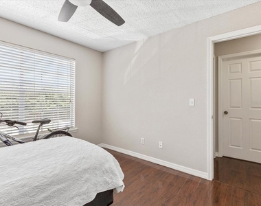 2550 N Alafaya Trail - Photo Thumbnail 21