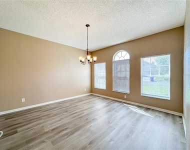 2776 Cabernet Circle - Photo Thumbnail 6