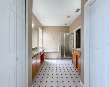 2776 Cabernet Circle - Photo Thumbnail 23