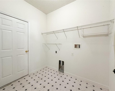 2776 Cabernet Circle - Photo Thumbnail 11