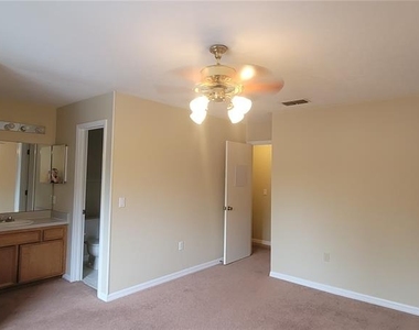 3760 Nw 53rd Road - Photo Thumbnail 16