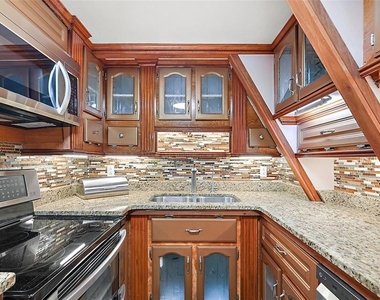 507 Lakeshore Drive - Photo Thumbnail 14