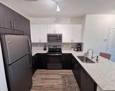 1659 2nd Street - Photo Thumbnail 5