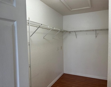 7411 Vista Way - Photo Thumbnail 12