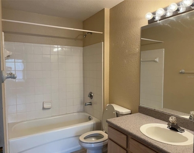 7411 Vista Way - Photo Thumbnail 13